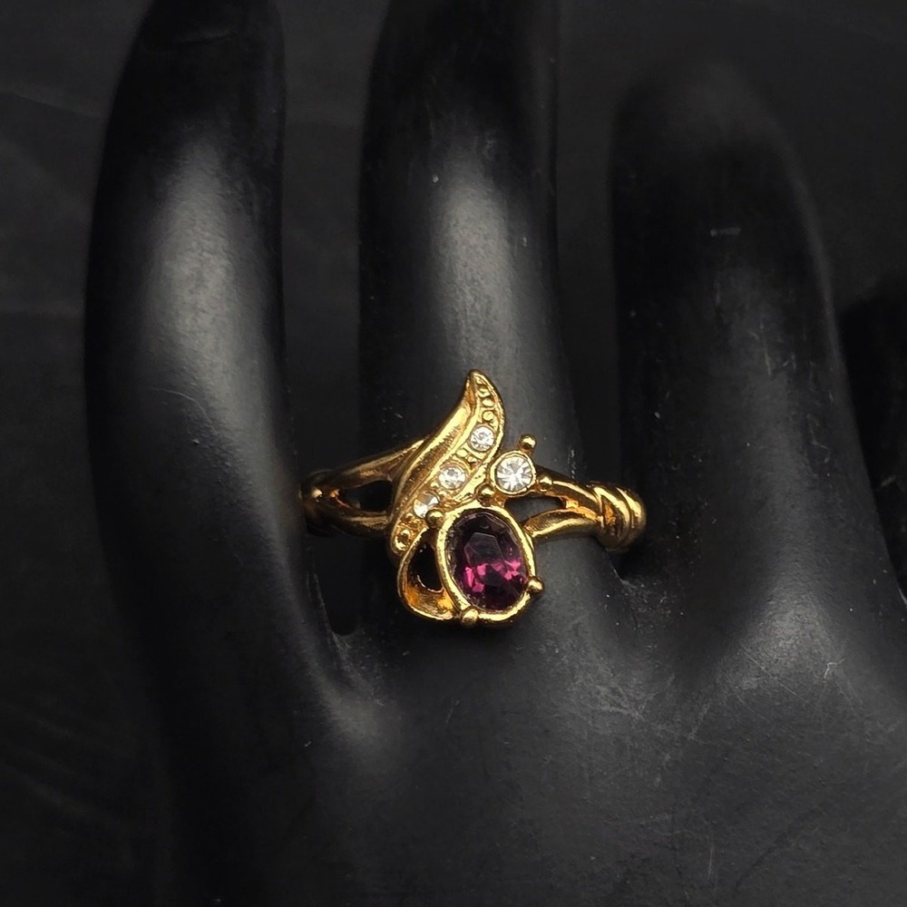 Avon Faux Amethyst Ring Size 7.5 Gold Tone Vintage Jewelry